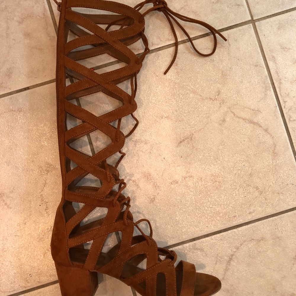 Fun gladiator sandals - Picture 3 of 3